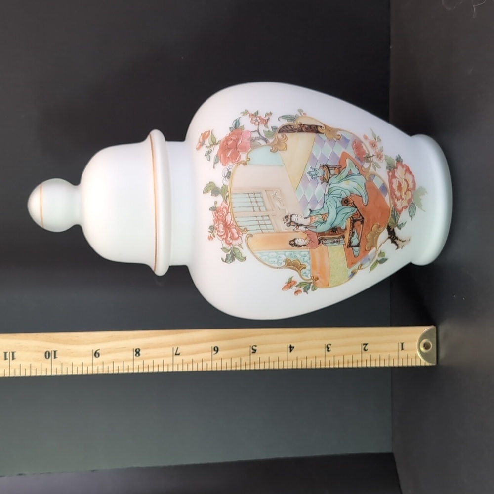 Vintage Frosted White Satin Oriental Ginger Jar with Lid. - Picture 11 of 11